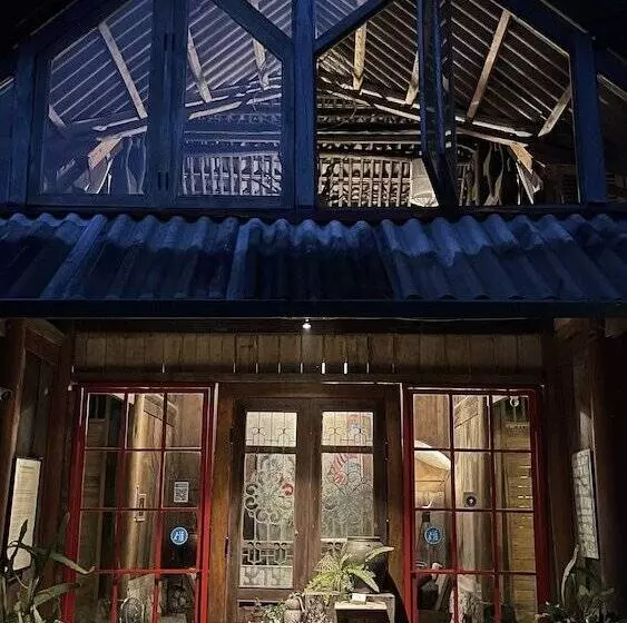 پانسیون Opal House