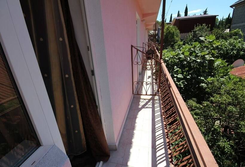 بنسيون Rozali Guest House