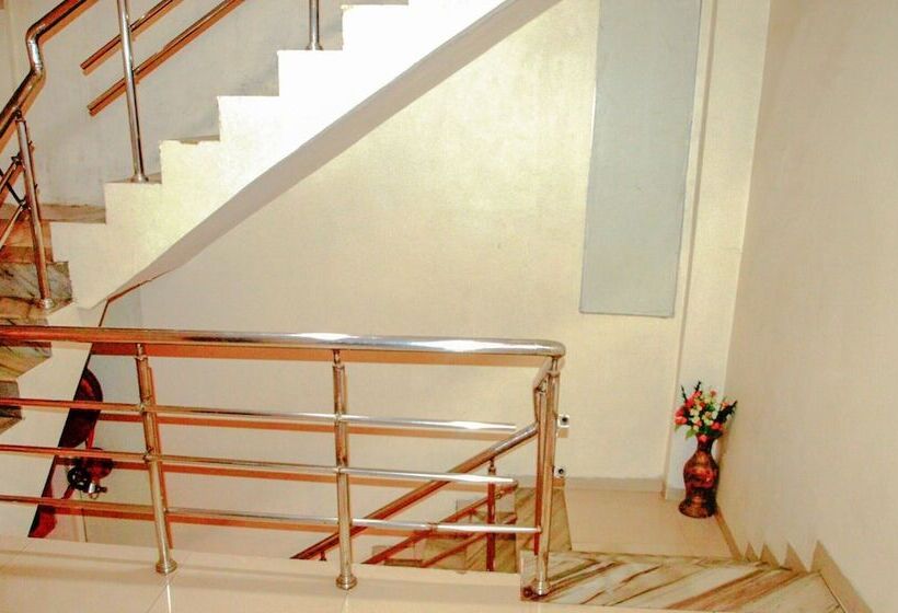 هتل Sarovar Grand