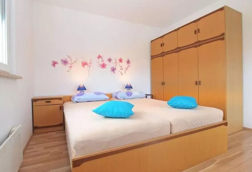 Apartment 1432