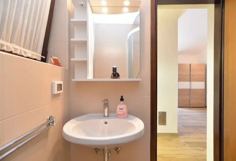 Apartment 1674