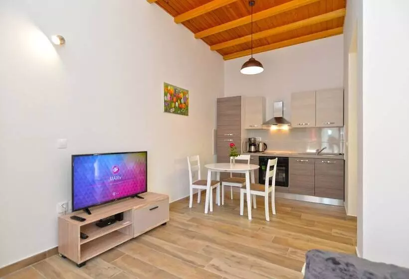 Apartment 1674