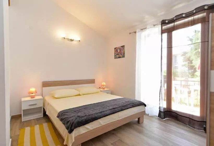 Apartment 1674