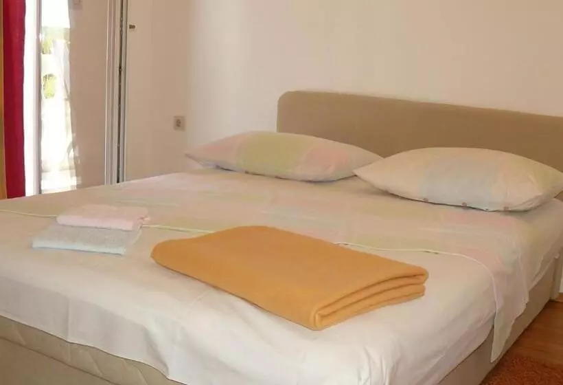 Apartments Fran   Only 150m From Beach