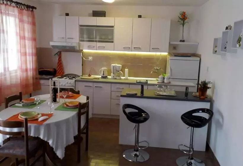 Apartments Fran   Only 150m From Beach