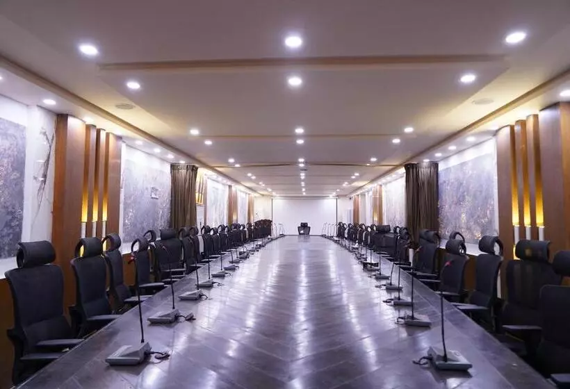 هتل Avalon Suites