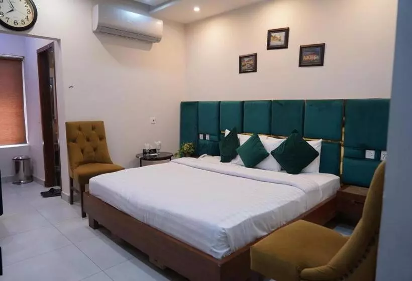 هتل Avalon Suites
