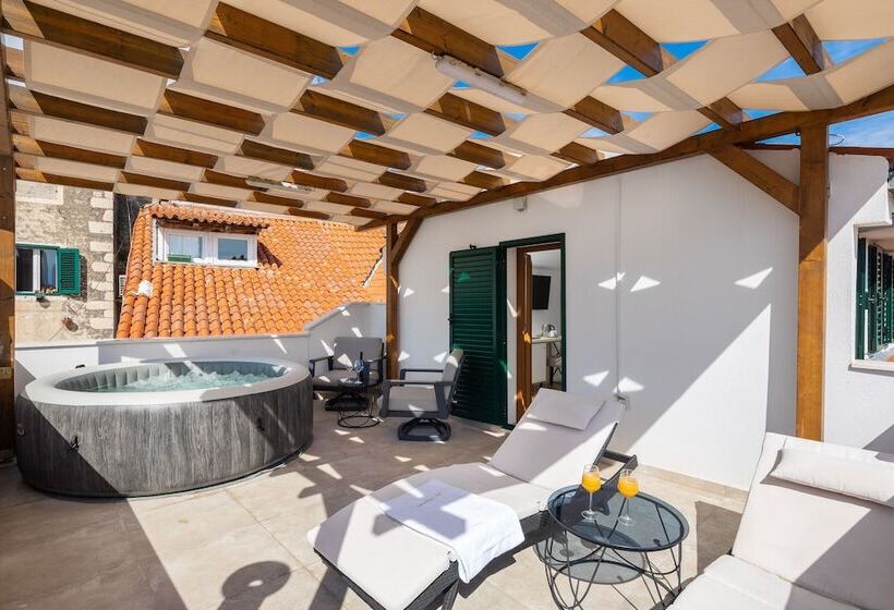 酒店 Le Premier Luxury Rooms