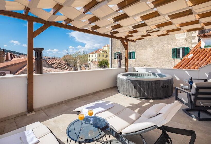 酒店 Le Premier Luxury Rooms