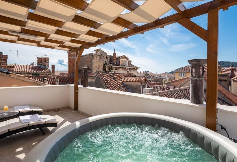 酒店 Le Premier Luxury Rooms