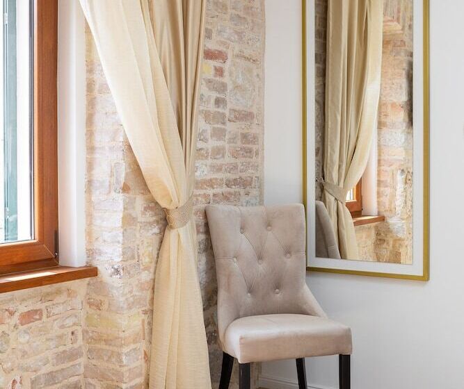 酒店 Le Premier Luxury Rooms