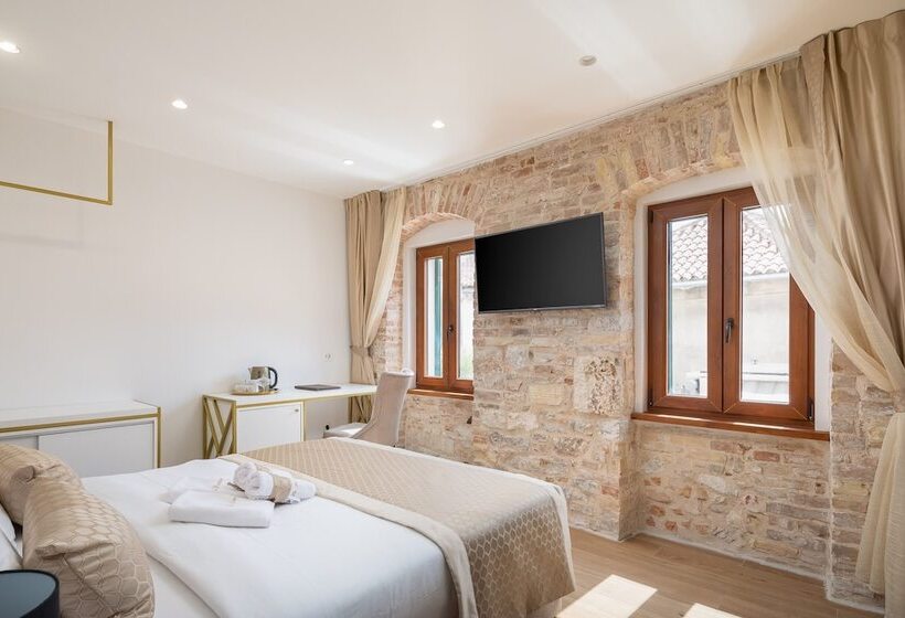 酒店 Le Premier Luxury Rooms