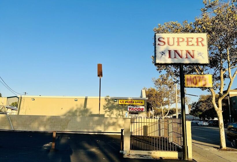 فندق على الطريق Super Inn