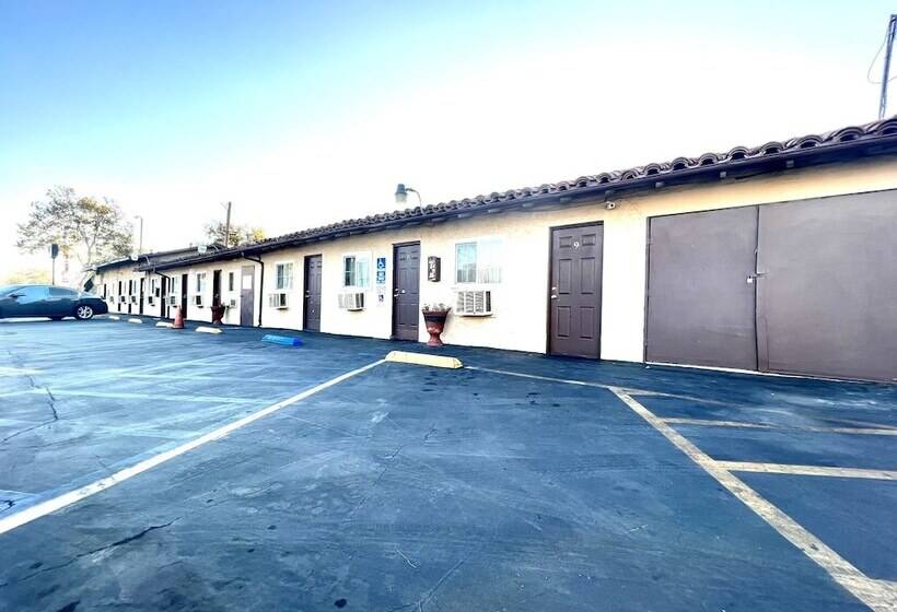 فندق على الطريق Super Inn