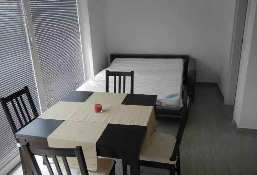 پانسیون Rooms & Apartment Mira G