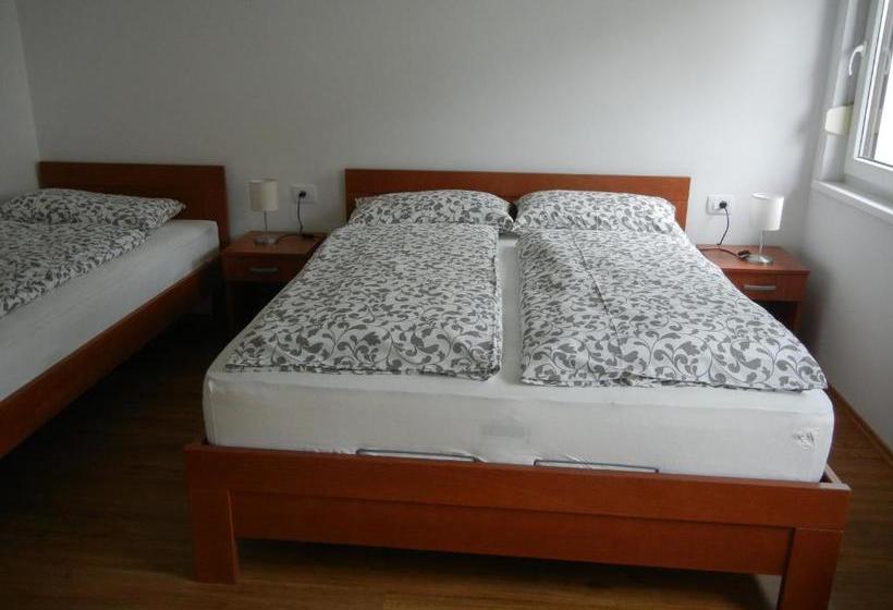 پانسیون Rooms & Apartment Mira G