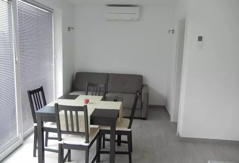 پانسیون Rooms & Apartment Mira G