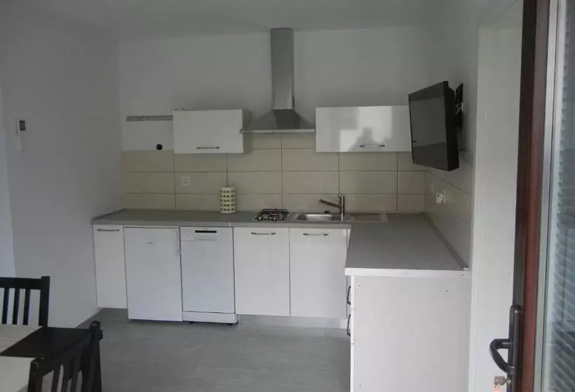 پانسیون Rooms & Apartment Mira G