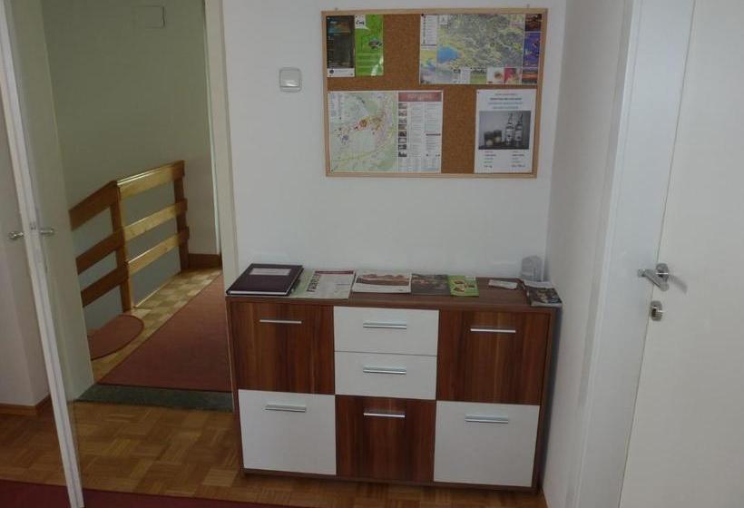 پانسیون Rooms & Apartment Mira G