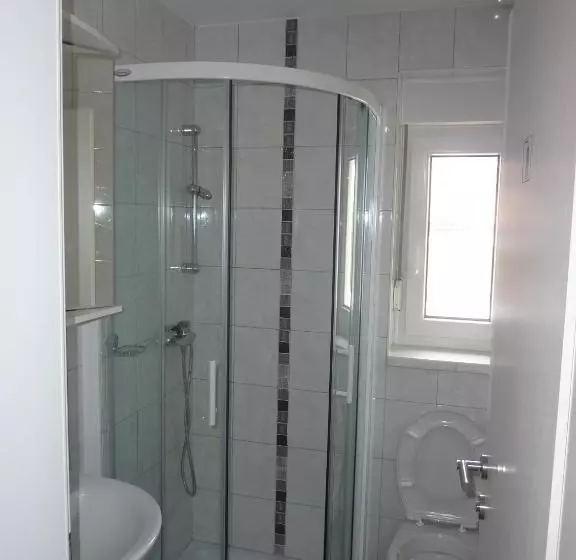پانسیون Rooms & Apartment Mira G
