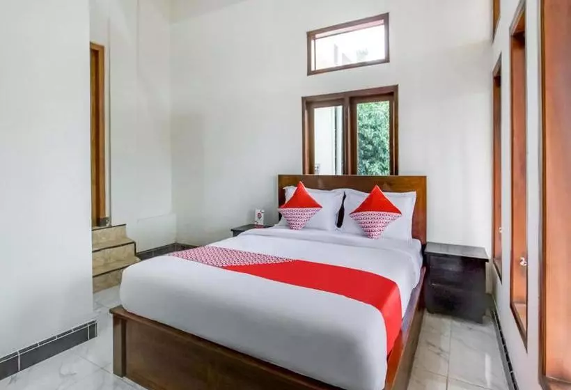 Hotelli Oyo 2300 Ansori Homestay