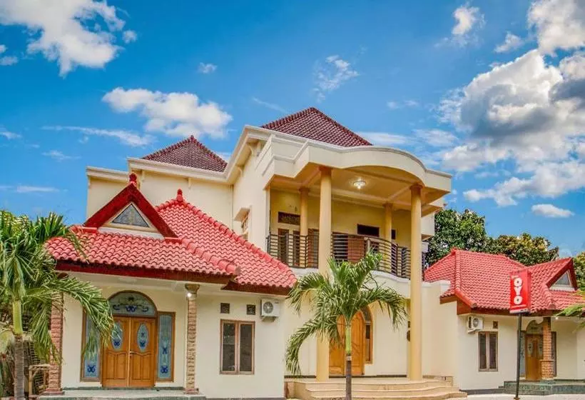 Hotelli Oyo 2300 Ansori Homestay