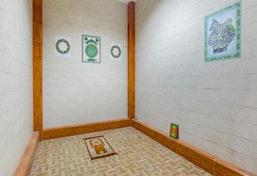 Отель Oyo 2300 Ansori Homestay