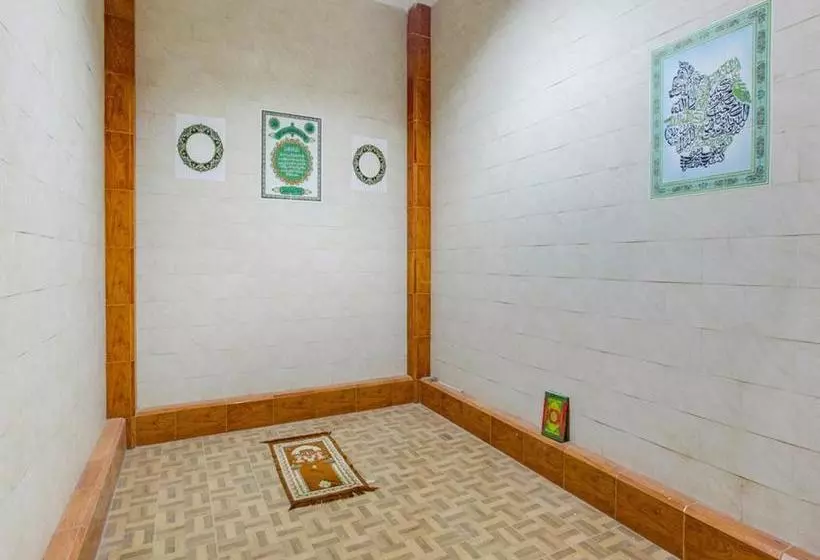 Hotelli Oyo 2300 Ansori Homestay