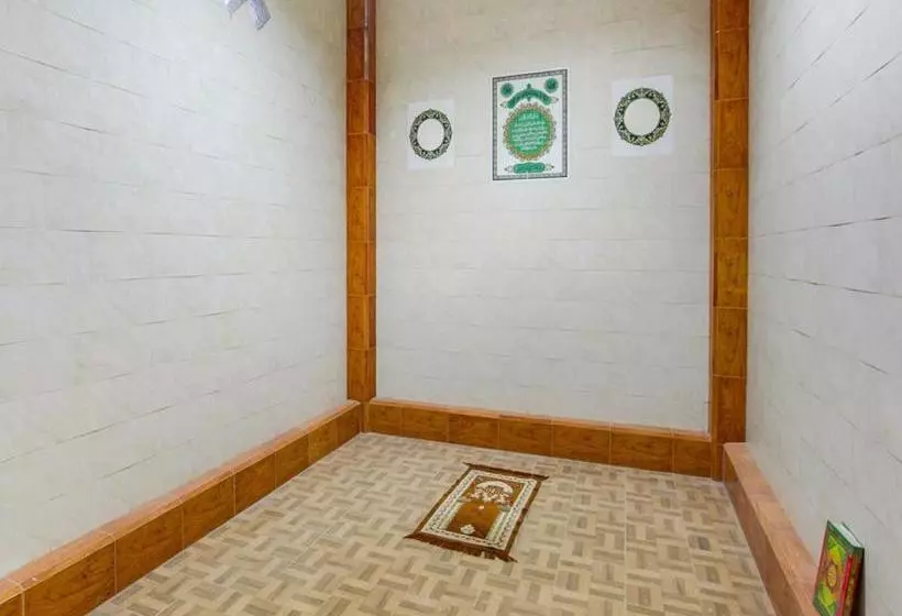 Hotelli Oyo 2300 Ansori Homestay