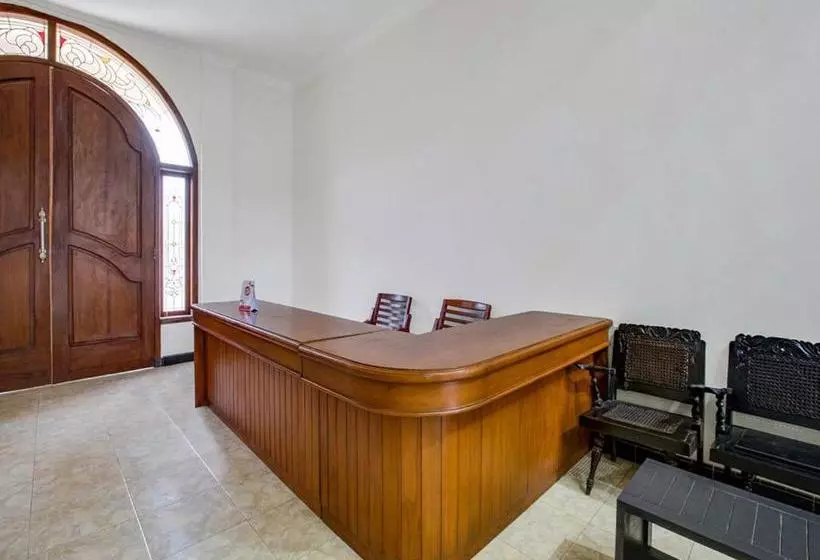 Hotelli Oyo 2300 Ansori Homestay
