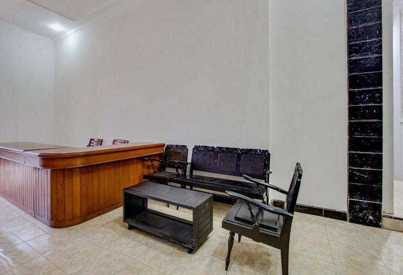 Отель Oyo 2300 Ansori Homestay