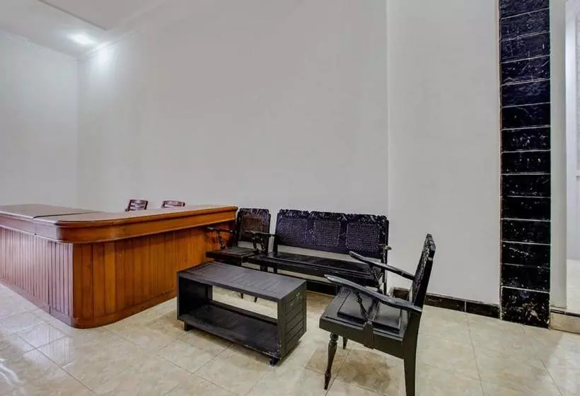 Hotelli Oyo 2300 Ansori Homestay