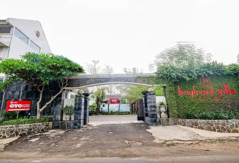 Hotel Oyo 2359 Bayfront Karnadia