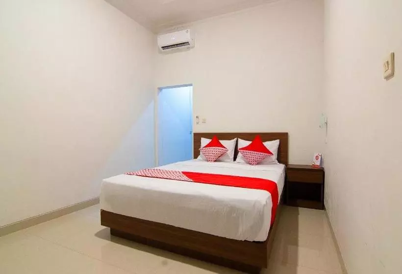 ホテル Oyo 2421 Joglo Guest House Syariah