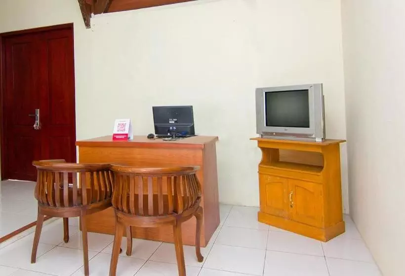 ホテル Oyo 2421 Joglo Guest House Syariah