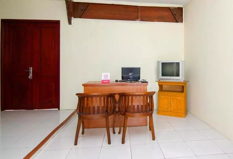 ホテル Oyo 2421 Joglo Guest House Syariah