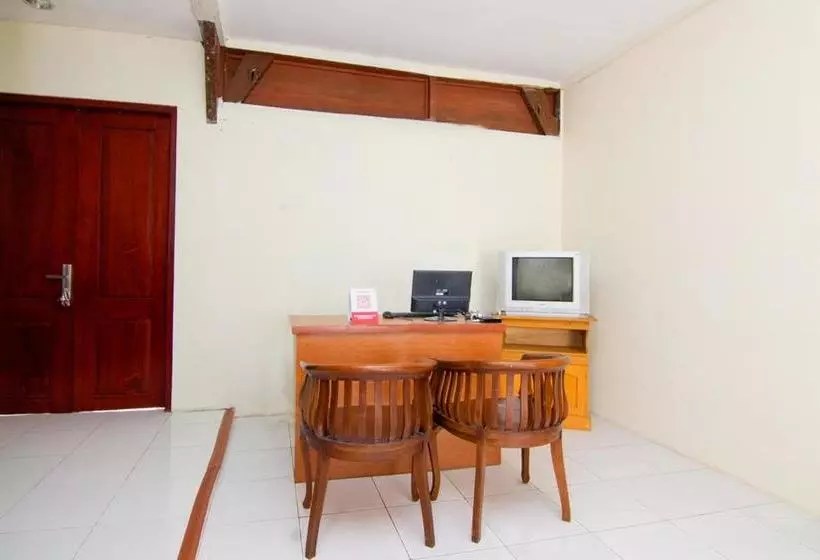 ホテル Oyo 2421 Joglo Guest House Syariah