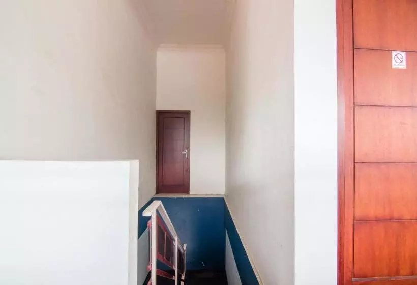 ホテル Oyo 2421 Joglo Guest House Syariah