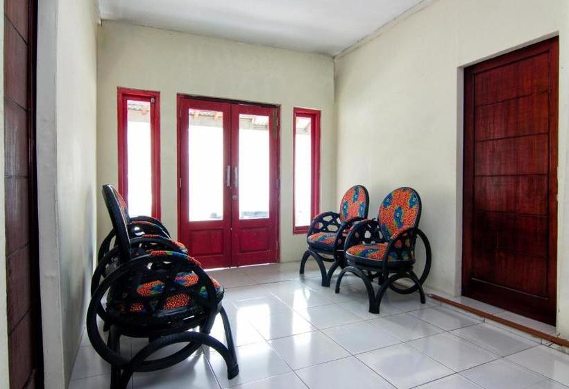 فندق Oyo 2421 Joglo Guest House Syariah