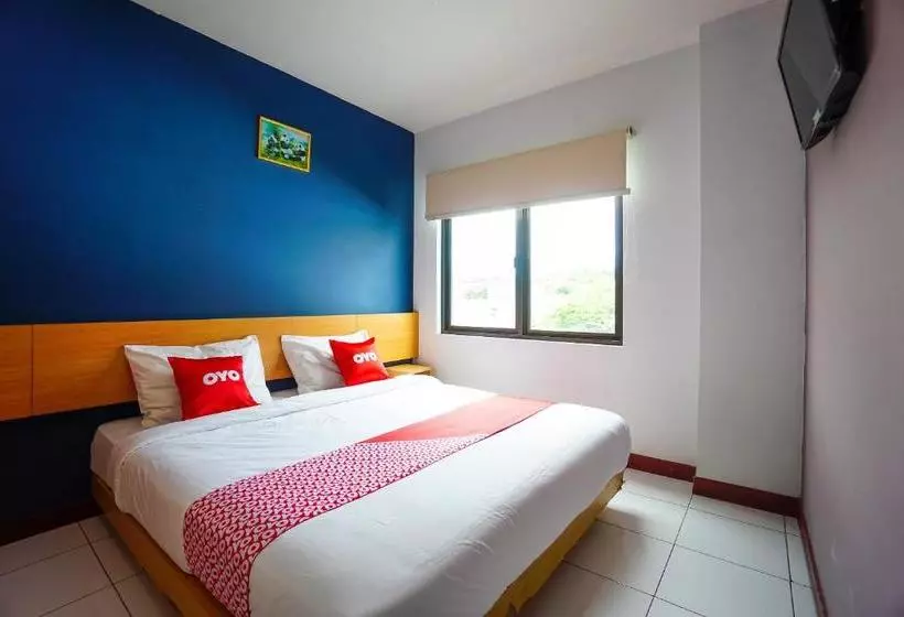 Hotelli Oyo 2515 D Karombasan