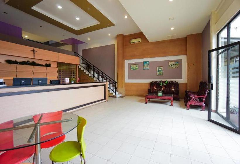 Hotel Oyo 2515 D Karombasan