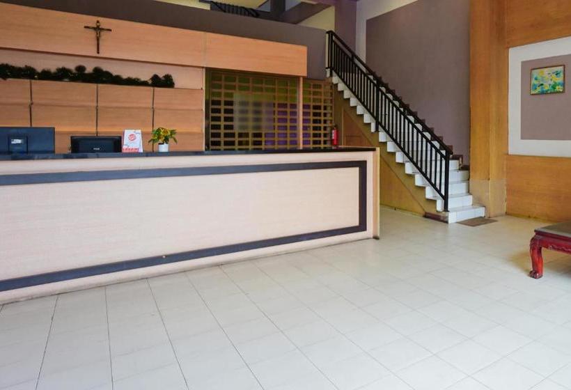 Hotel Oyo 2515 D Karombasan