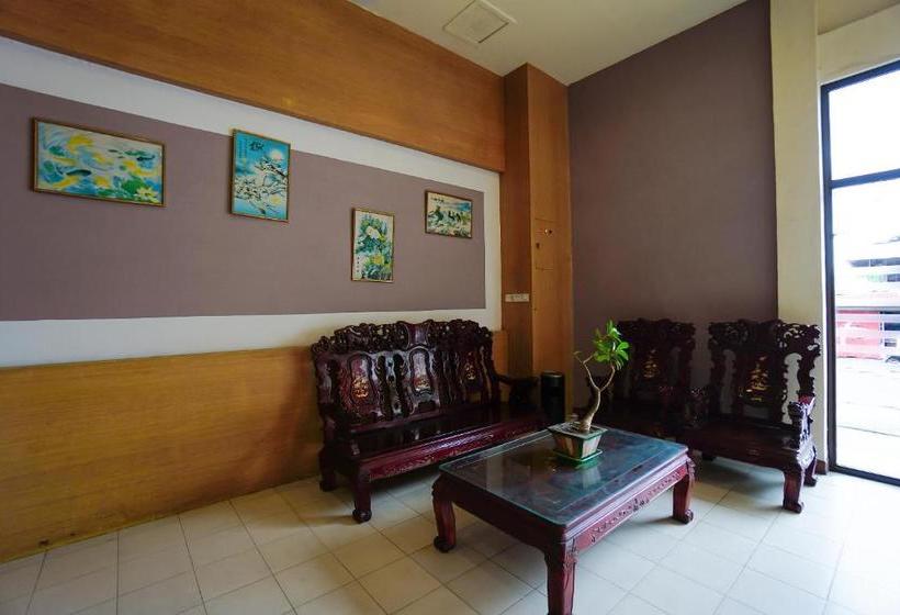 Hotel Oyo 2515 D Karombasan