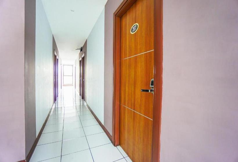 Hotel Oyo 2515 D Karombasan