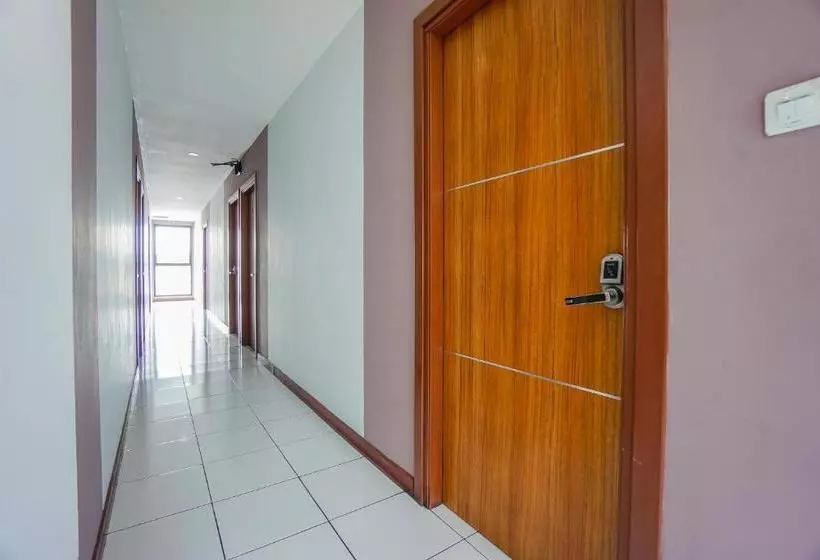 Hotelli Oyo 2515 D Karombasan