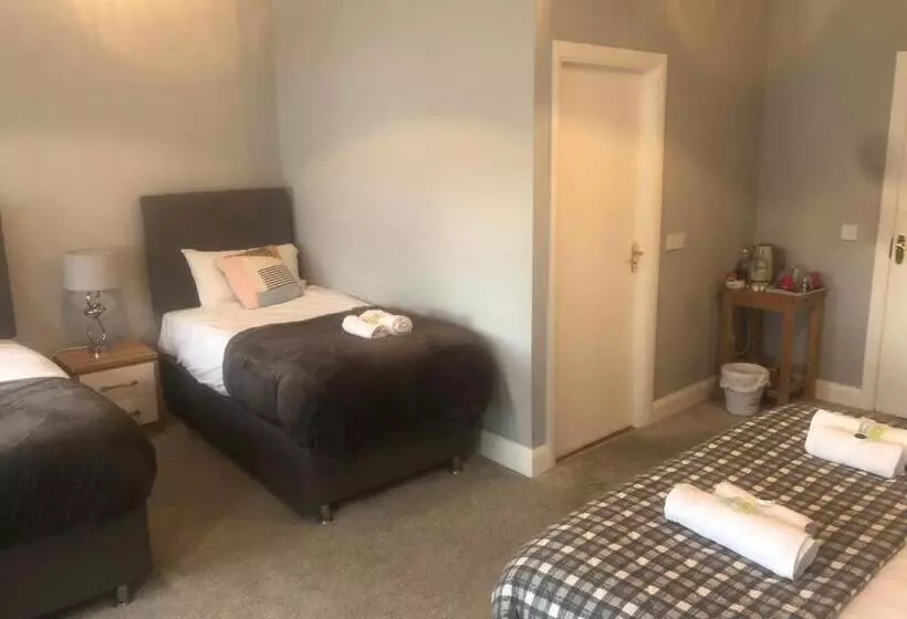 Hotelli The Bowers Bar & Restaurant