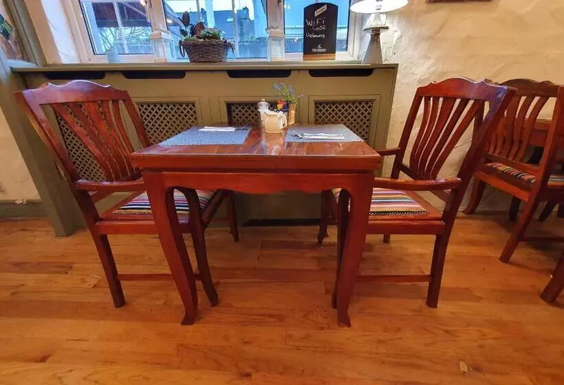 Hotelli The Bowers Bar & Restaurant