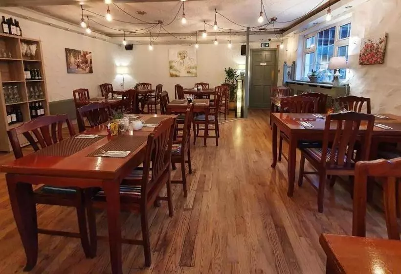 Hotelli The Bowers Bar & Restaurant