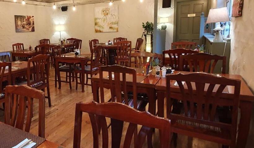 酒店 The Bowers Bar & Restaurant