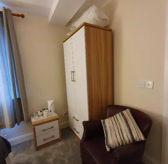 Hotelli The Bowers Bar & Restaurant